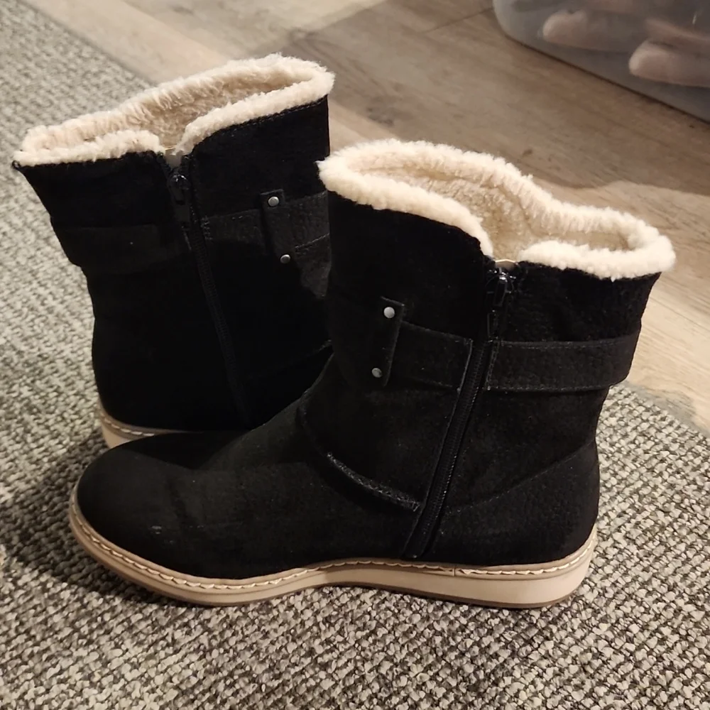 Womans White mountain faux fur boots black size 6 1/2 - Picture 6 of 8